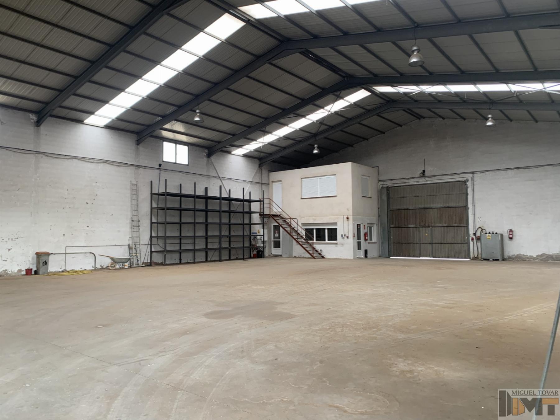 For rent of industrial plant/warehouse in Cantalejo