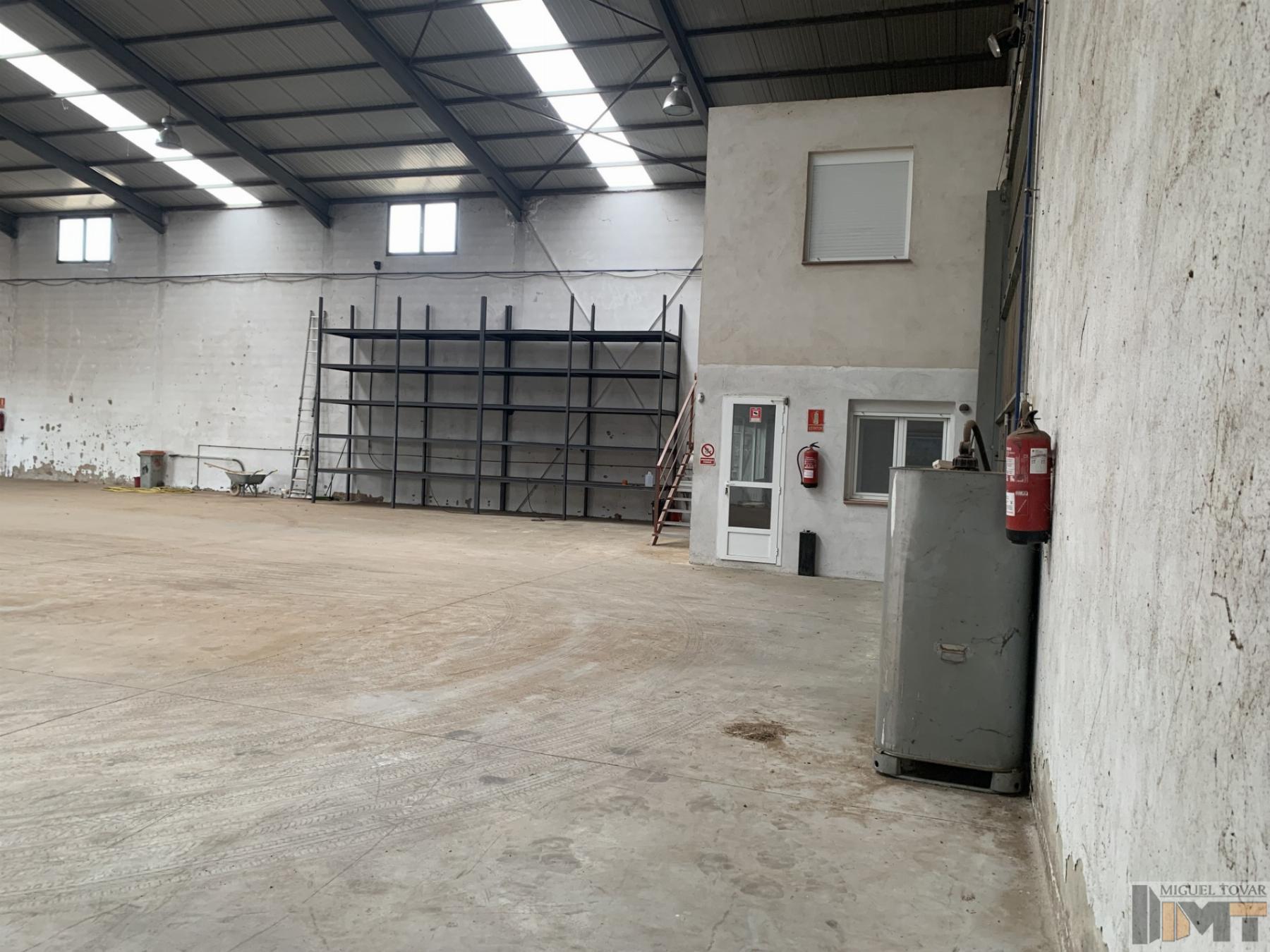 For rent of industrial plant/warehouse in Cantalejo