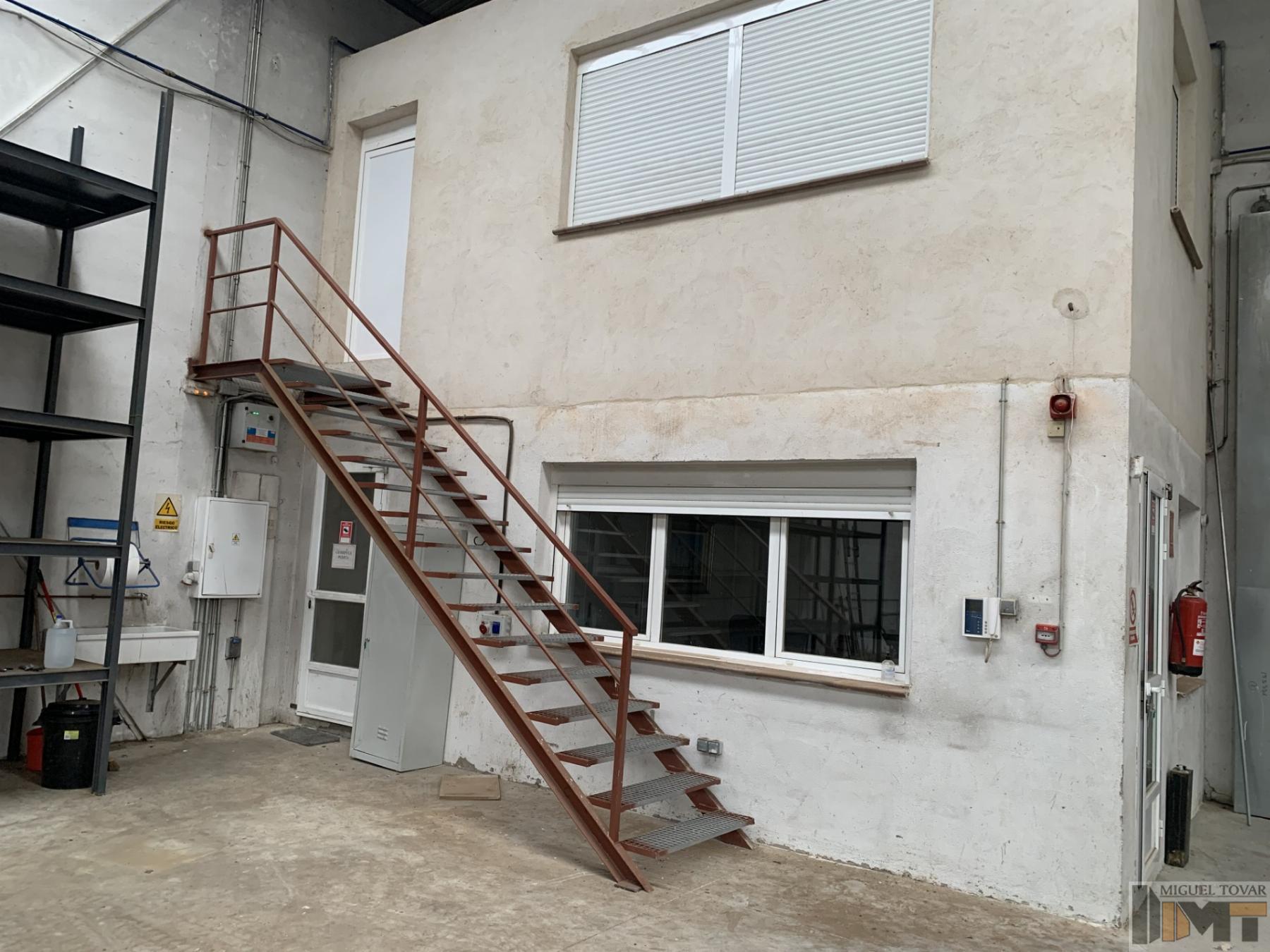 For rent of industrial plant/warehouse in Cantalejo