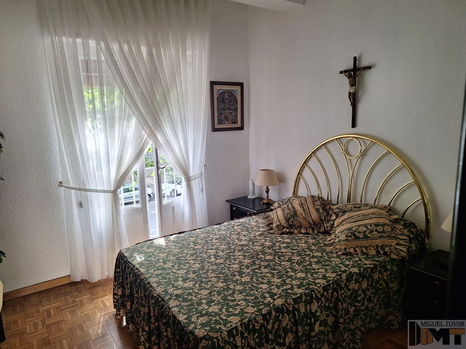 For sale of flat in Segovia