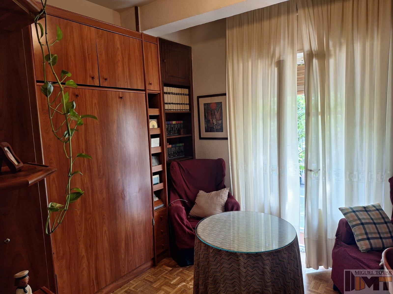 For sale of flat in Segovia