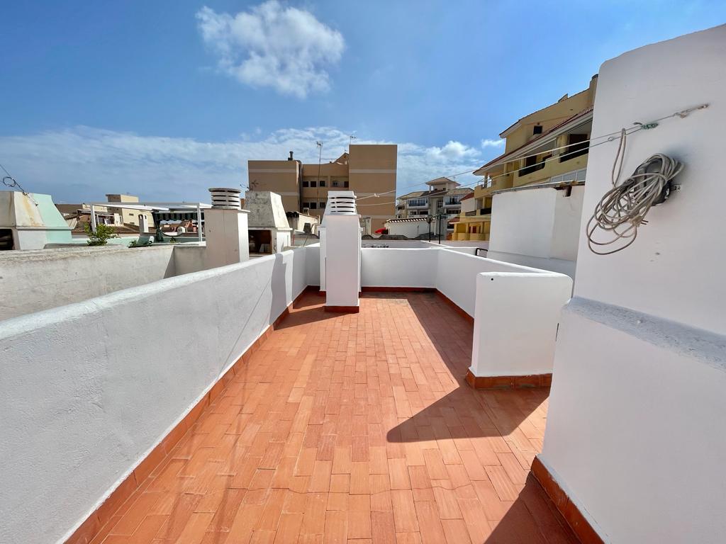 Myynti
 from
 huoneisto
 sisään

 Torrevieja