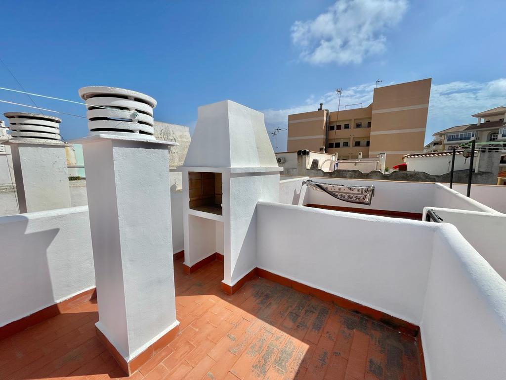 Myynti
 from
 huoneisto
 sisään

 Torrevieja