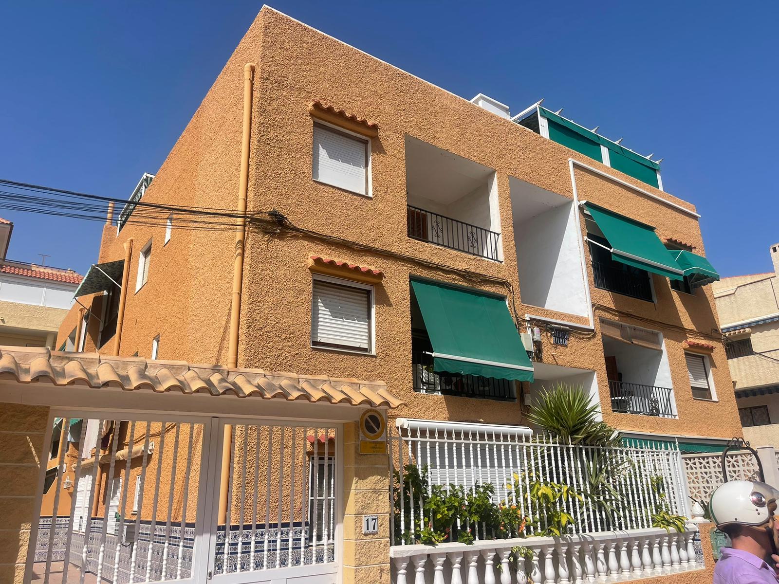 Myynti
 from
 huoneisto
 sisään

 Torrevieja