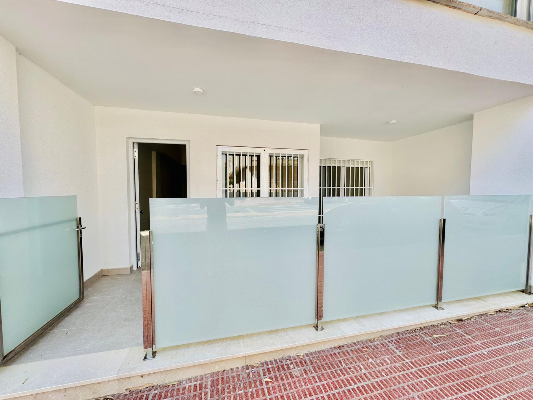 For sale of apartment in Guardamar del Segura