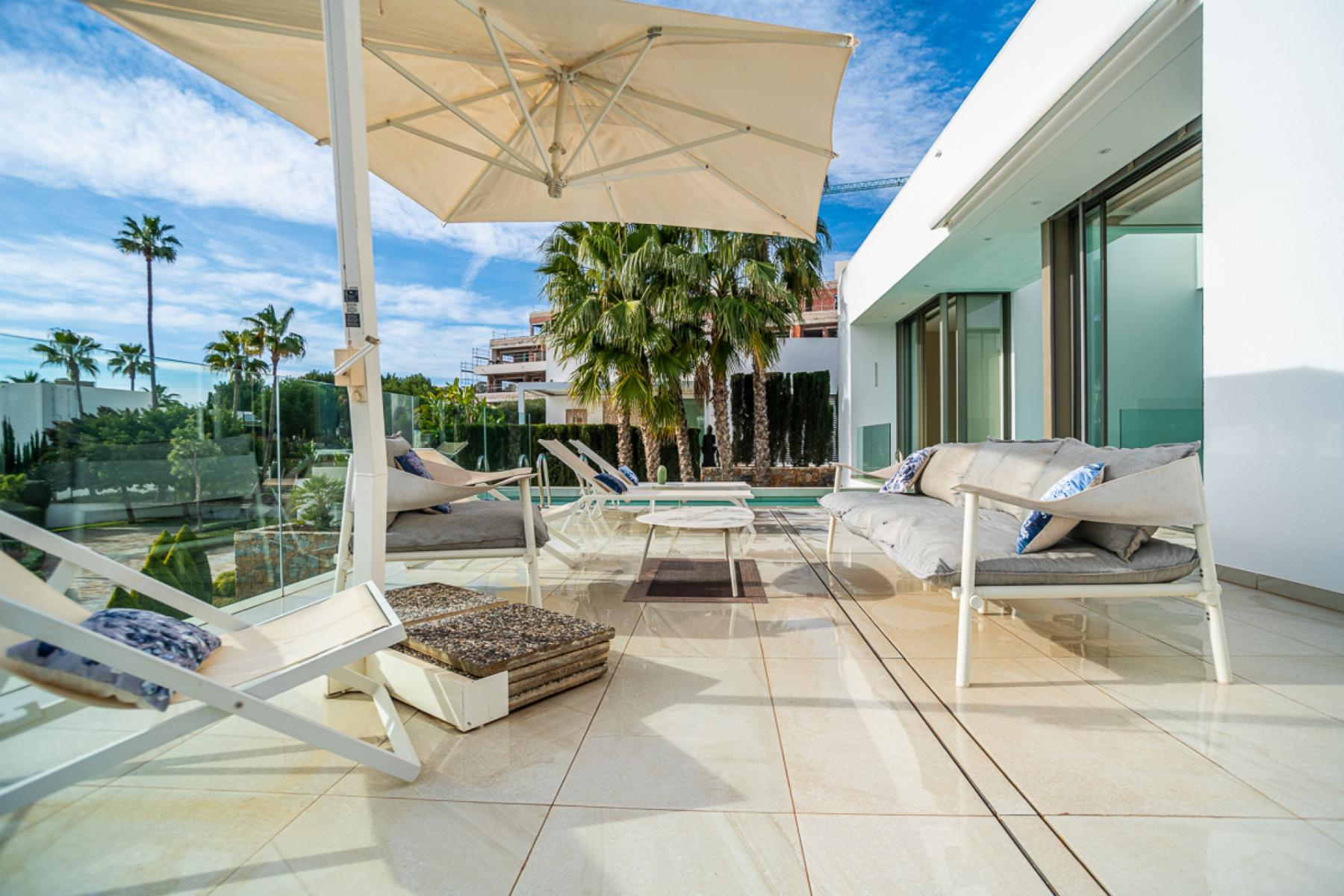 For sale of villa in Orihuela Costa