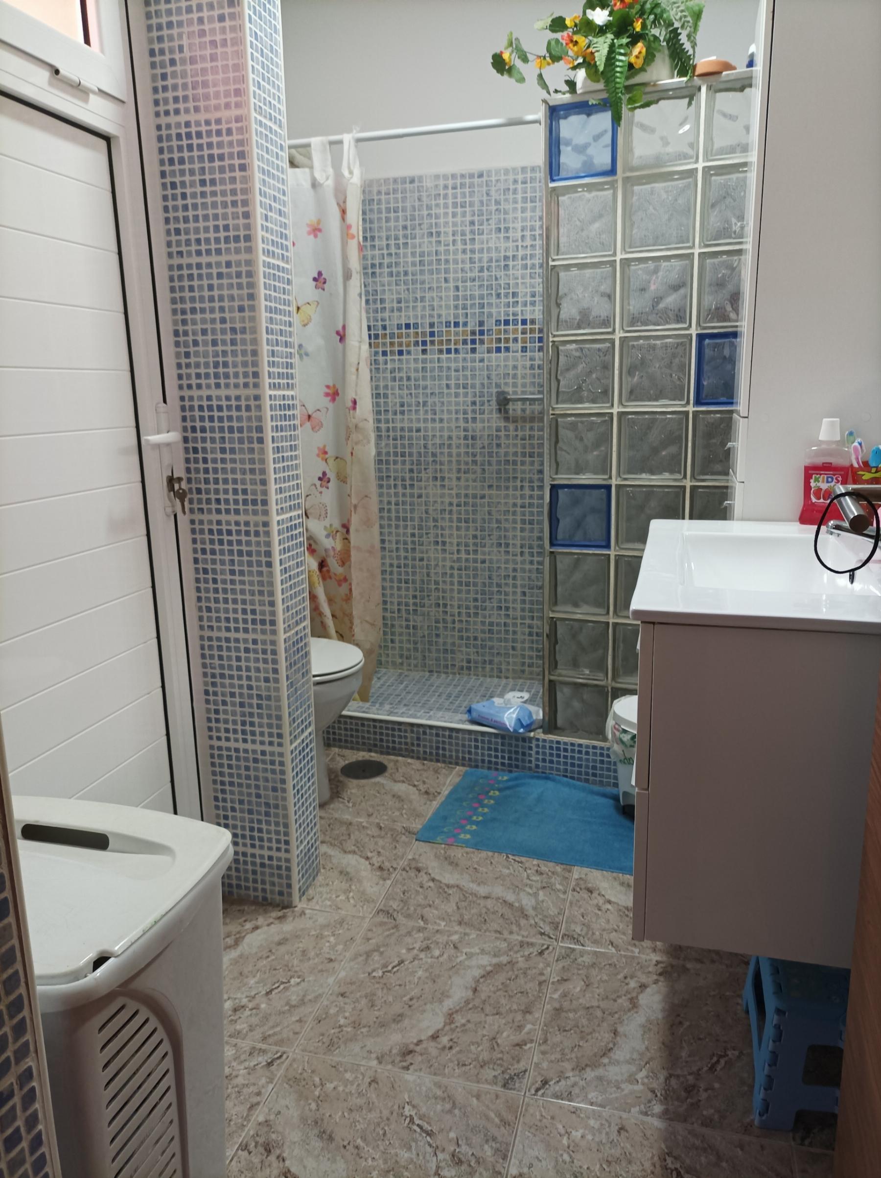 Suite bathroom