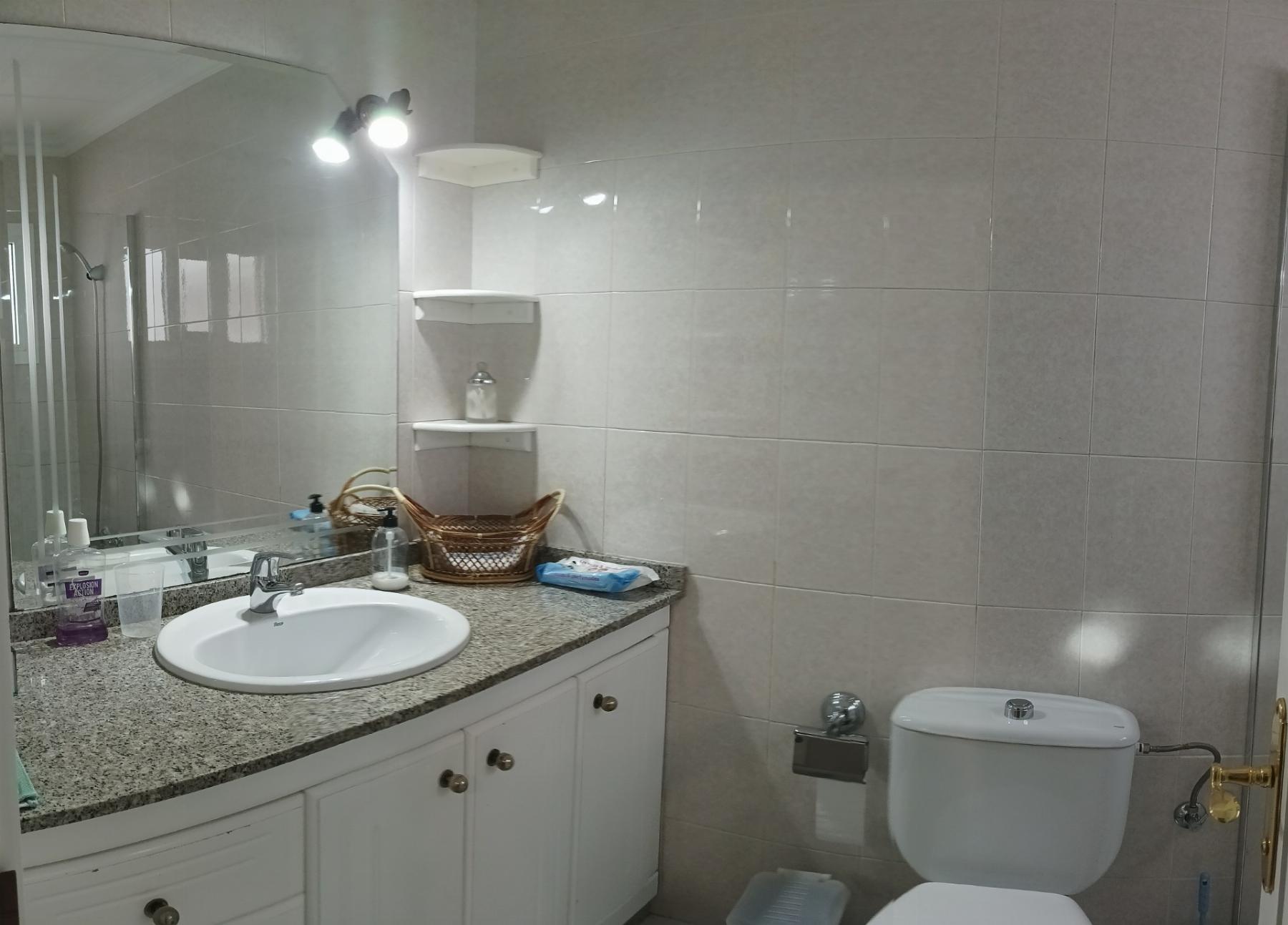 Suite bathroom