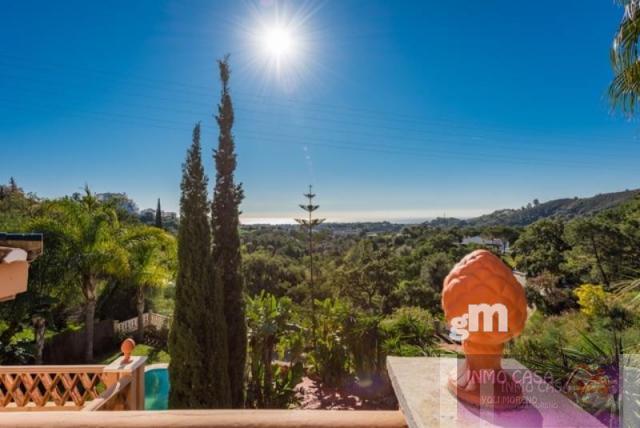 For sale of chalet in Estepona