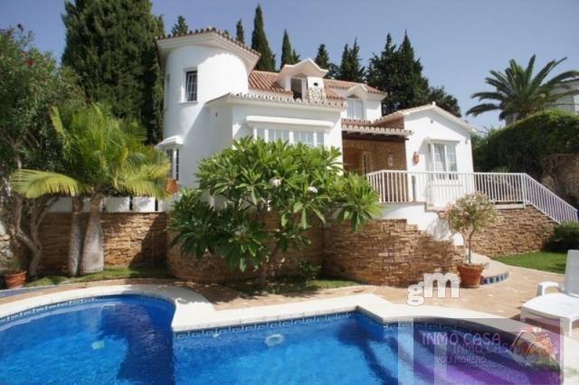 For sale of villa in Benalmádena