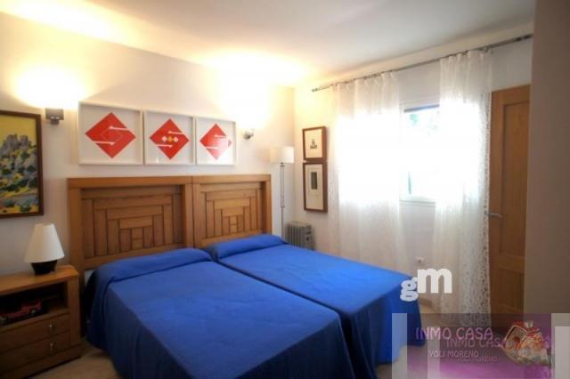For sale of villa in Benalmádena