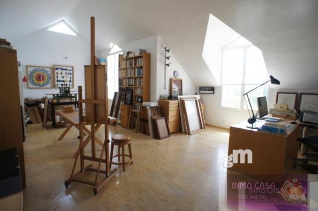 For sale of villa in Benalmádena