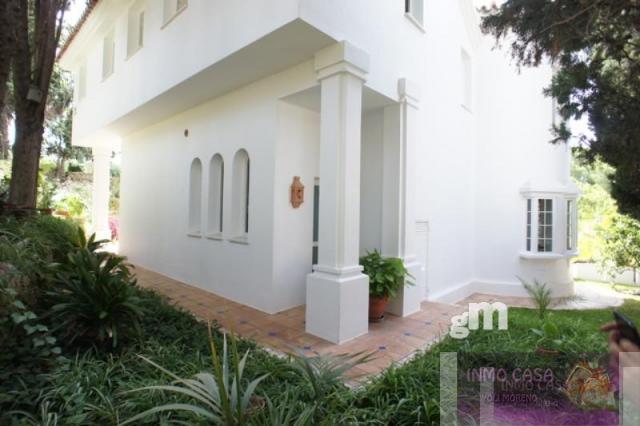 For sale of villa in Benalmádena