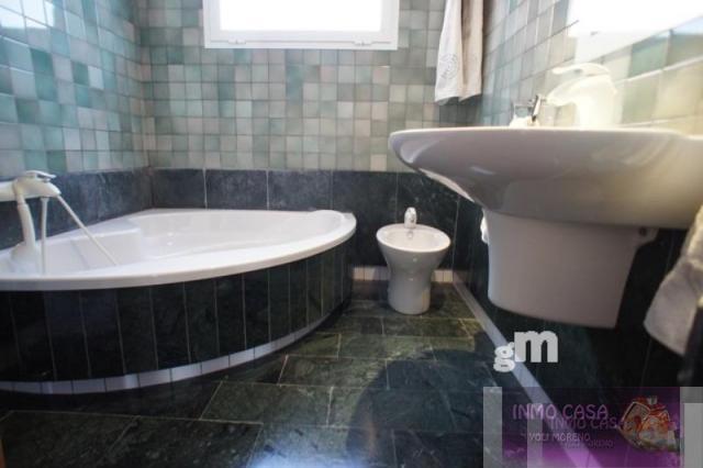 For sale of villa in Benalmádena
