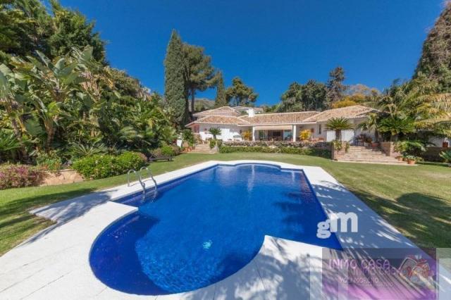 For sale of villa in Benalmádena