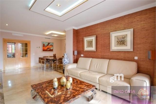 Venta de piso en Estepona