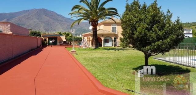 For sale of chalet in Estepona