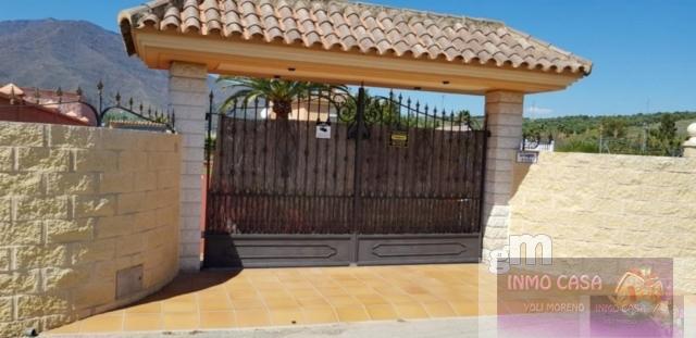 For sale of chalet in Estepona