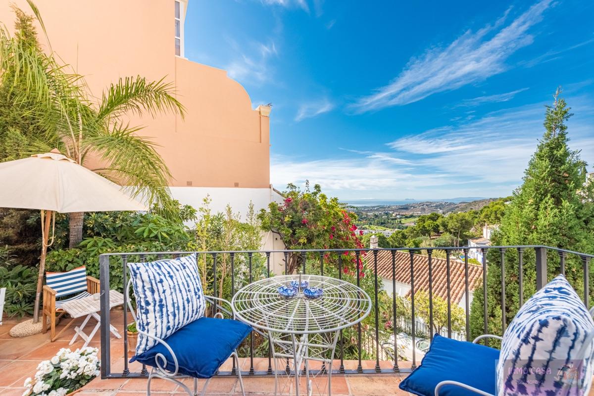 For sale of duplex in Benahavís