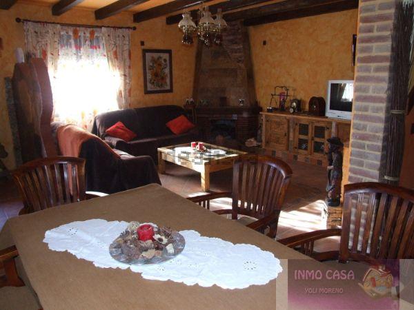 For rent of chalet in Coín