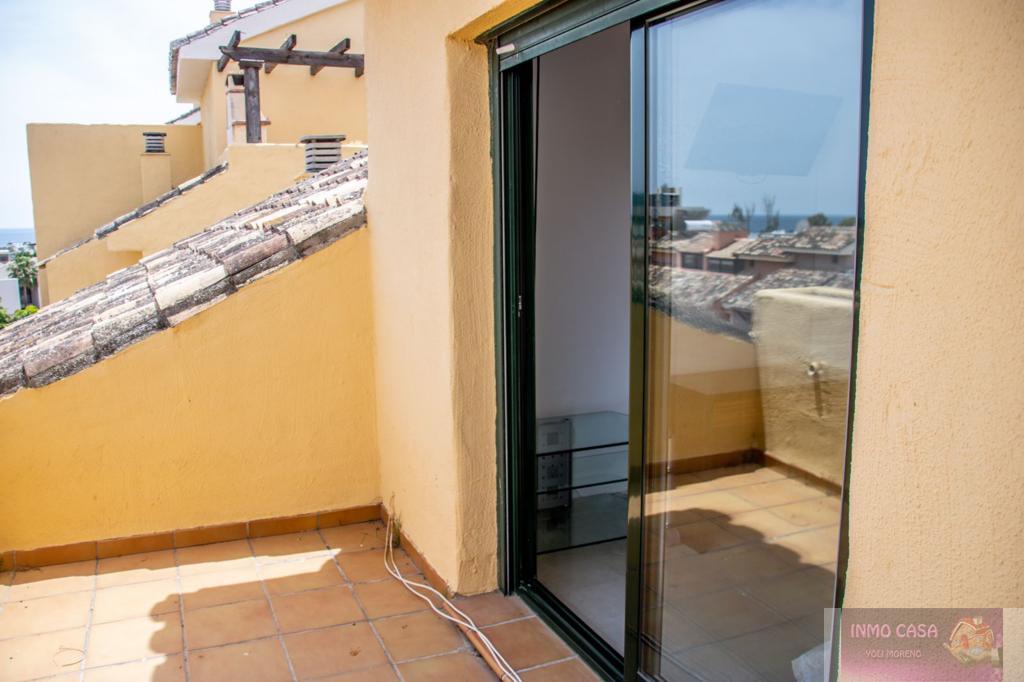 For rent of penthouse in Estepona