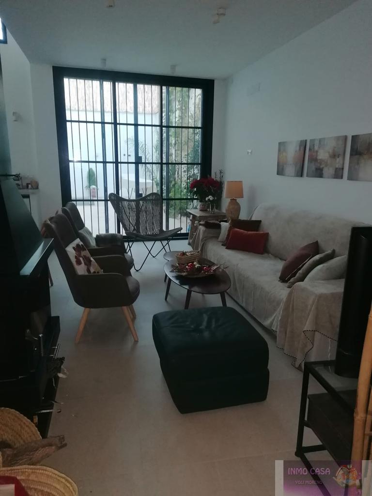For rent of chalet in Coín