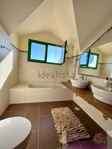 For rent of penthouse in Estepona