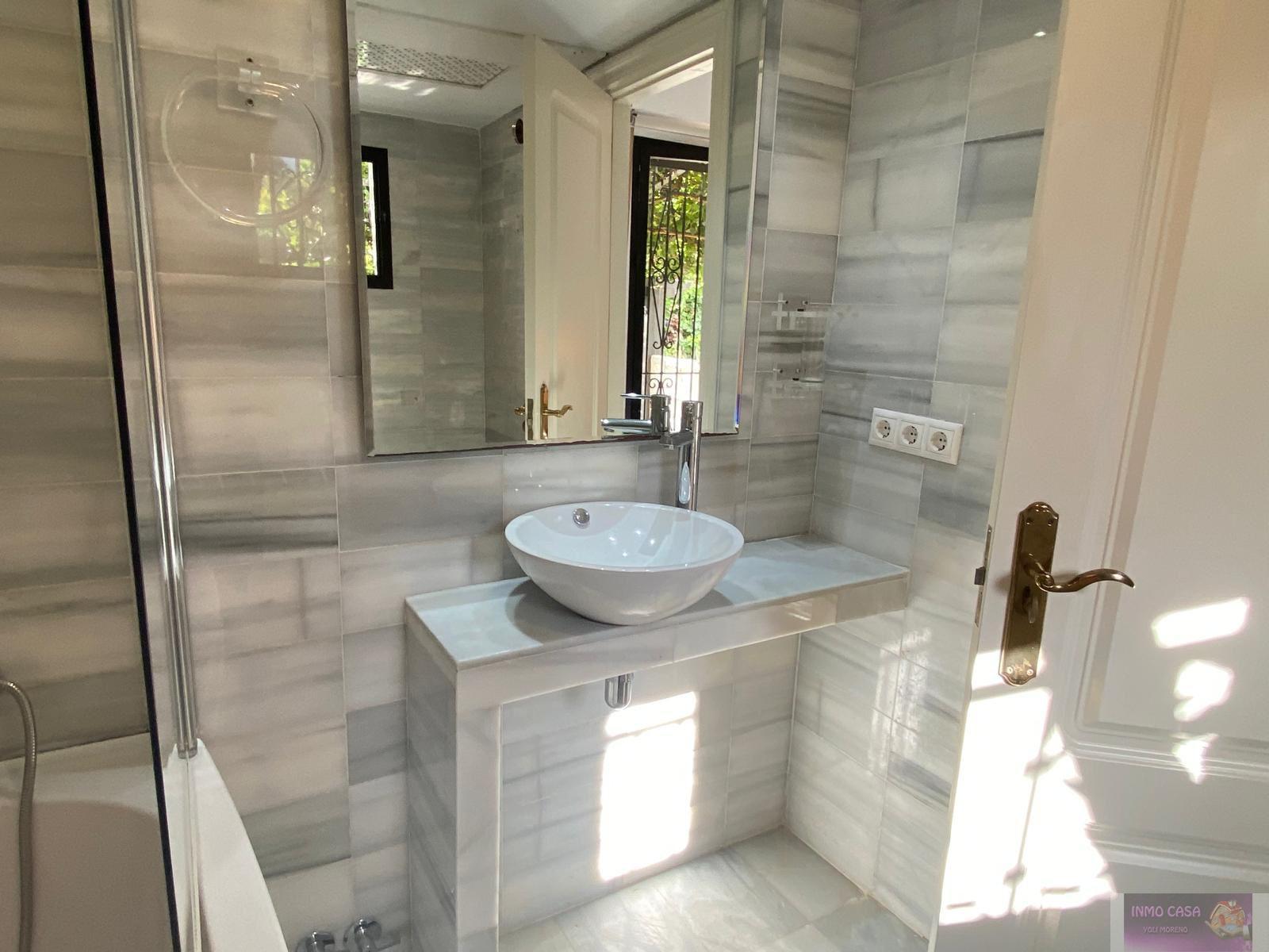 For rent of ground floor in Marbella