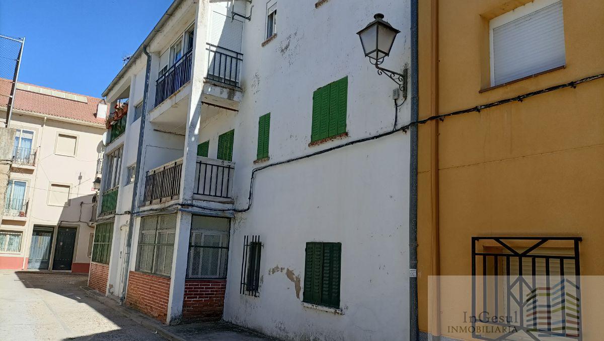 For sale of flat in Buitrago del Lozoya