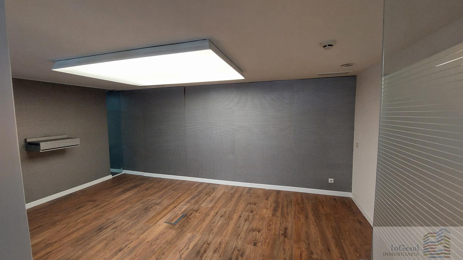 For rent of commercial in Madrid