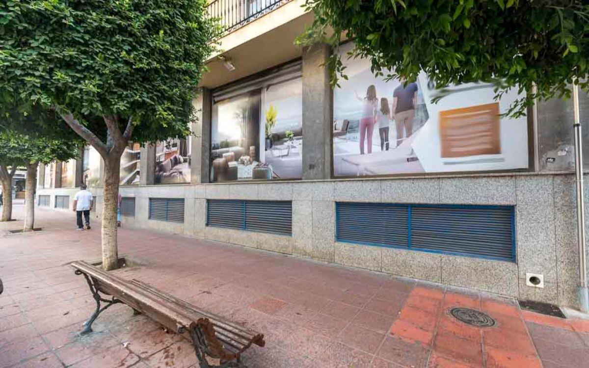 For sale of commercial in Almería