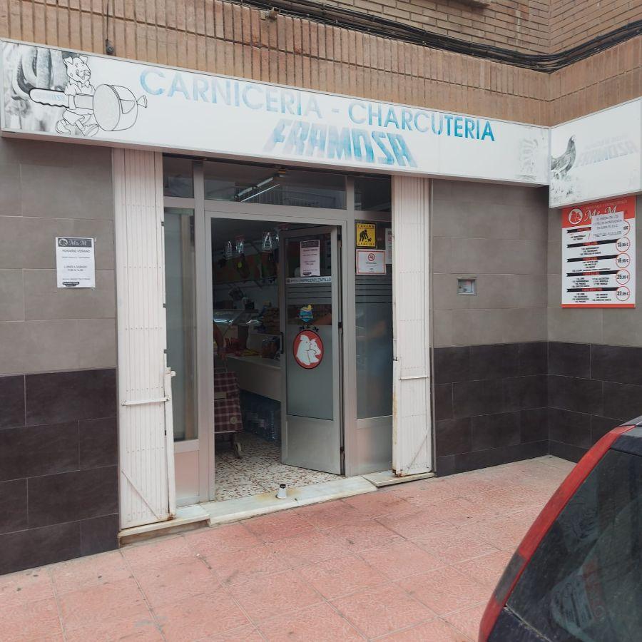 For share of commercial in Almería
