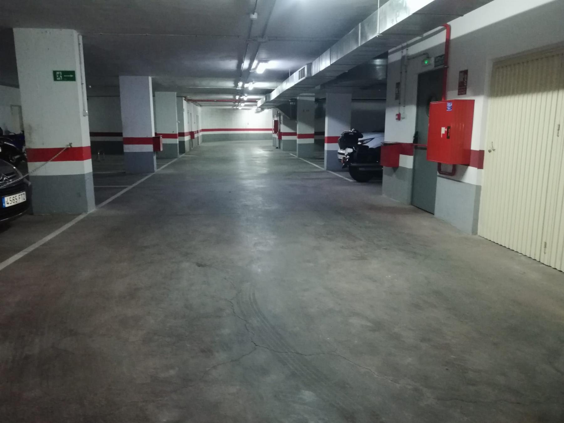 For sale of garage in Almería