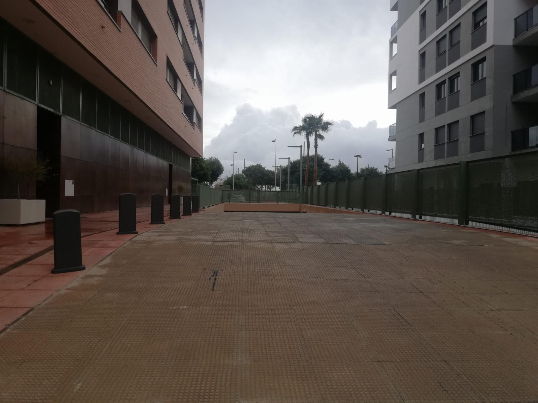 For sale of garage in Almería
