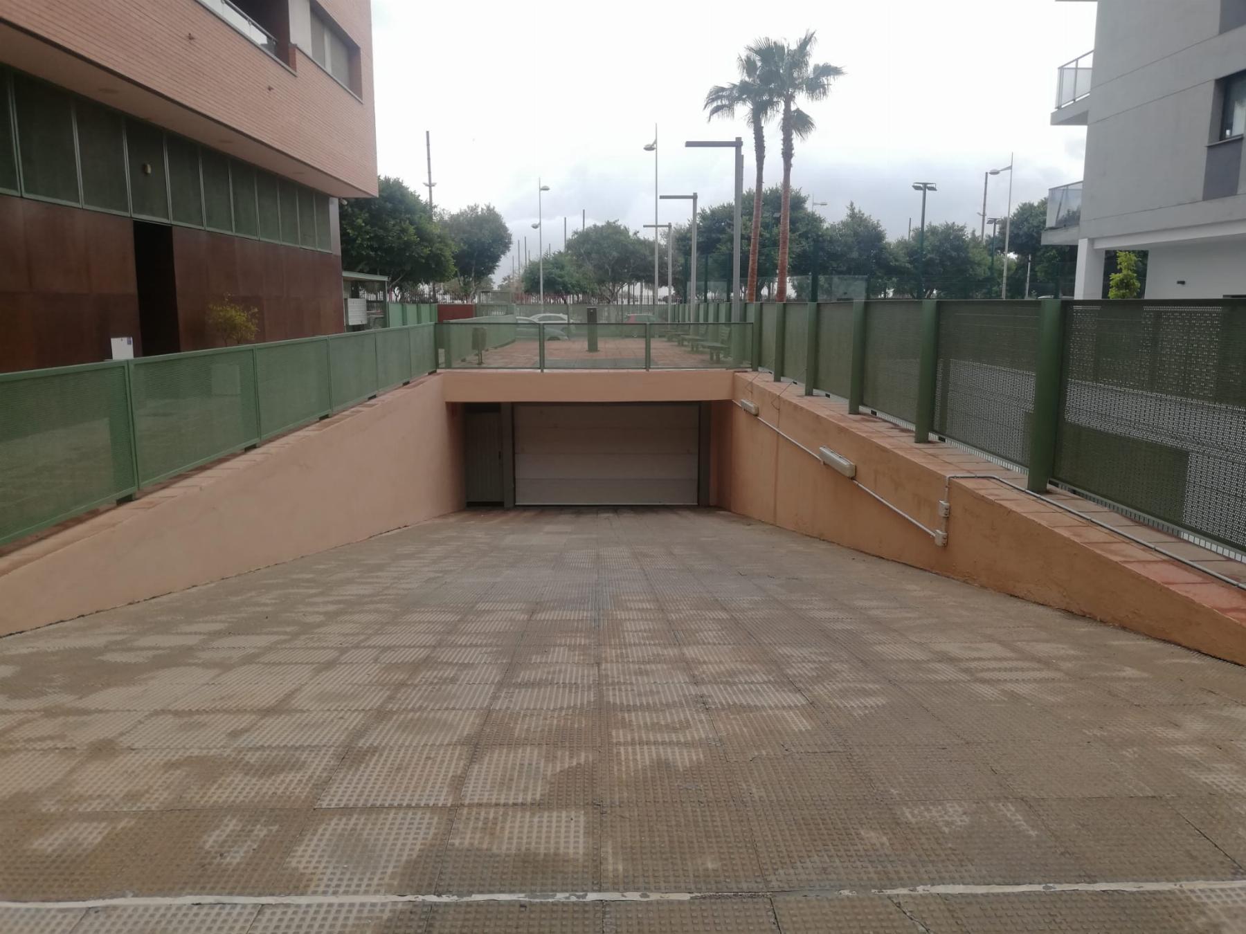 For sale of garage in Almería