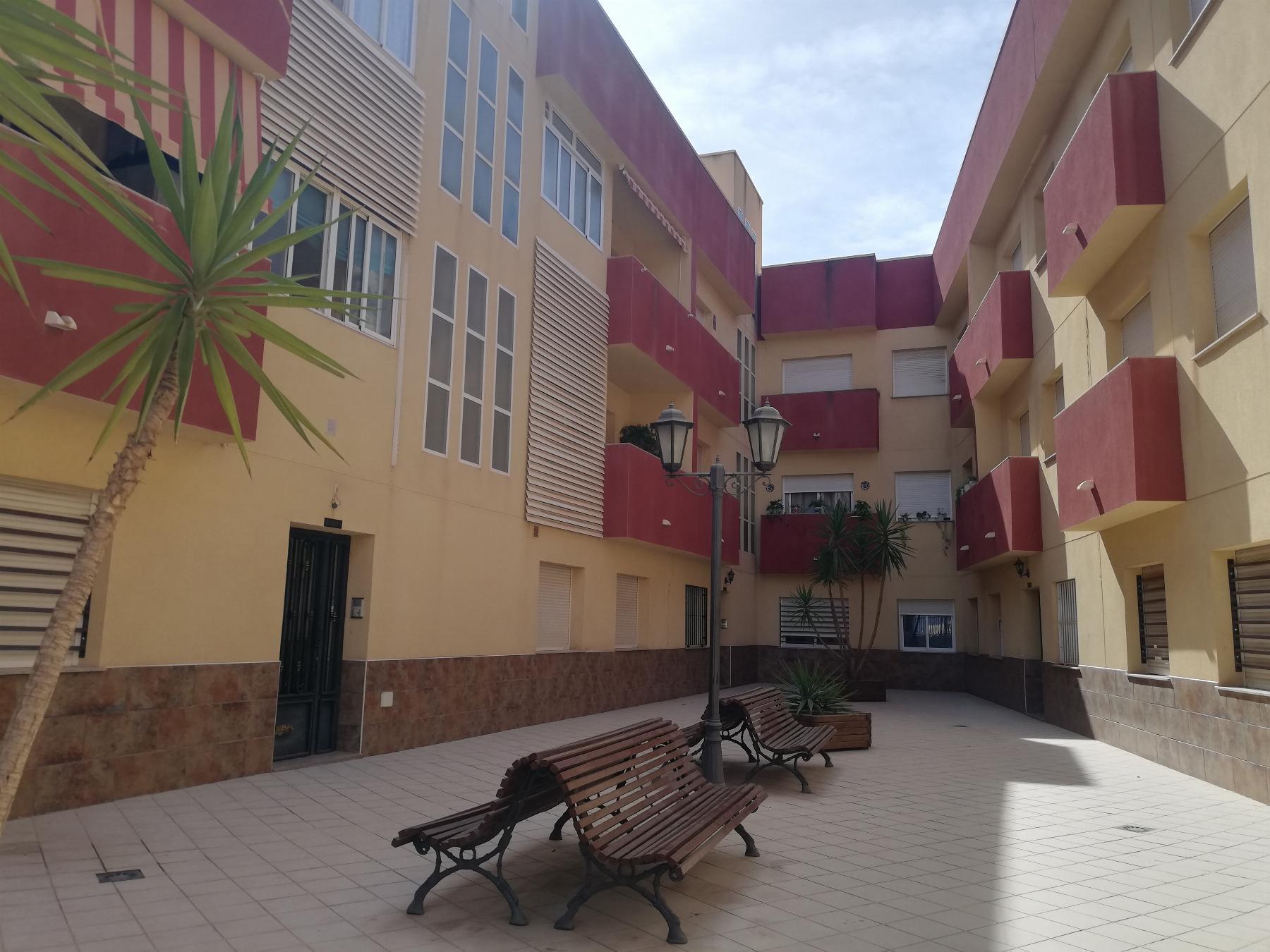 For sale of flat in Alhama de Almería