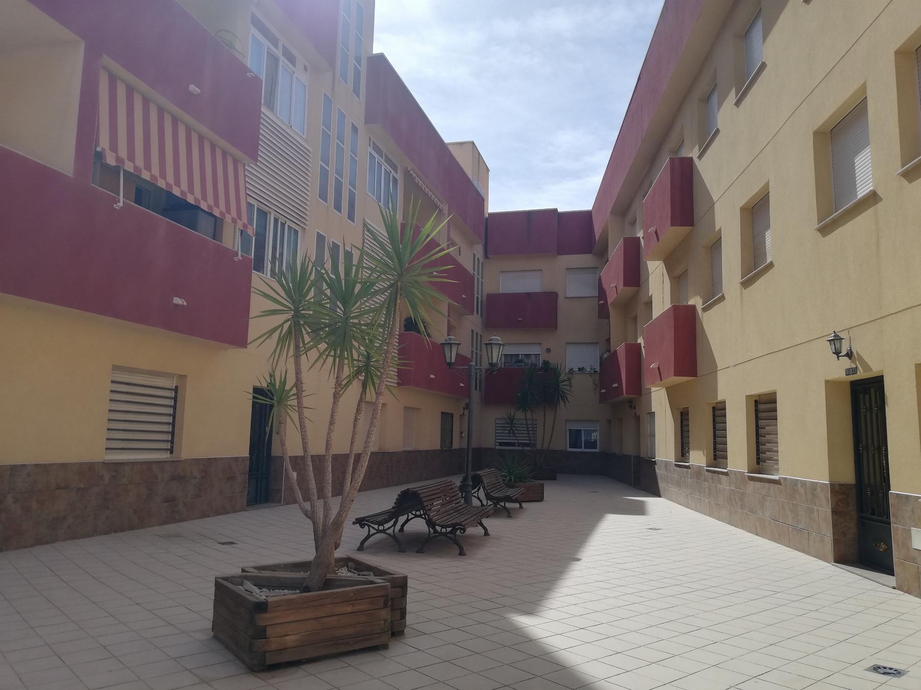 For sale of flat in Alhama de Almería