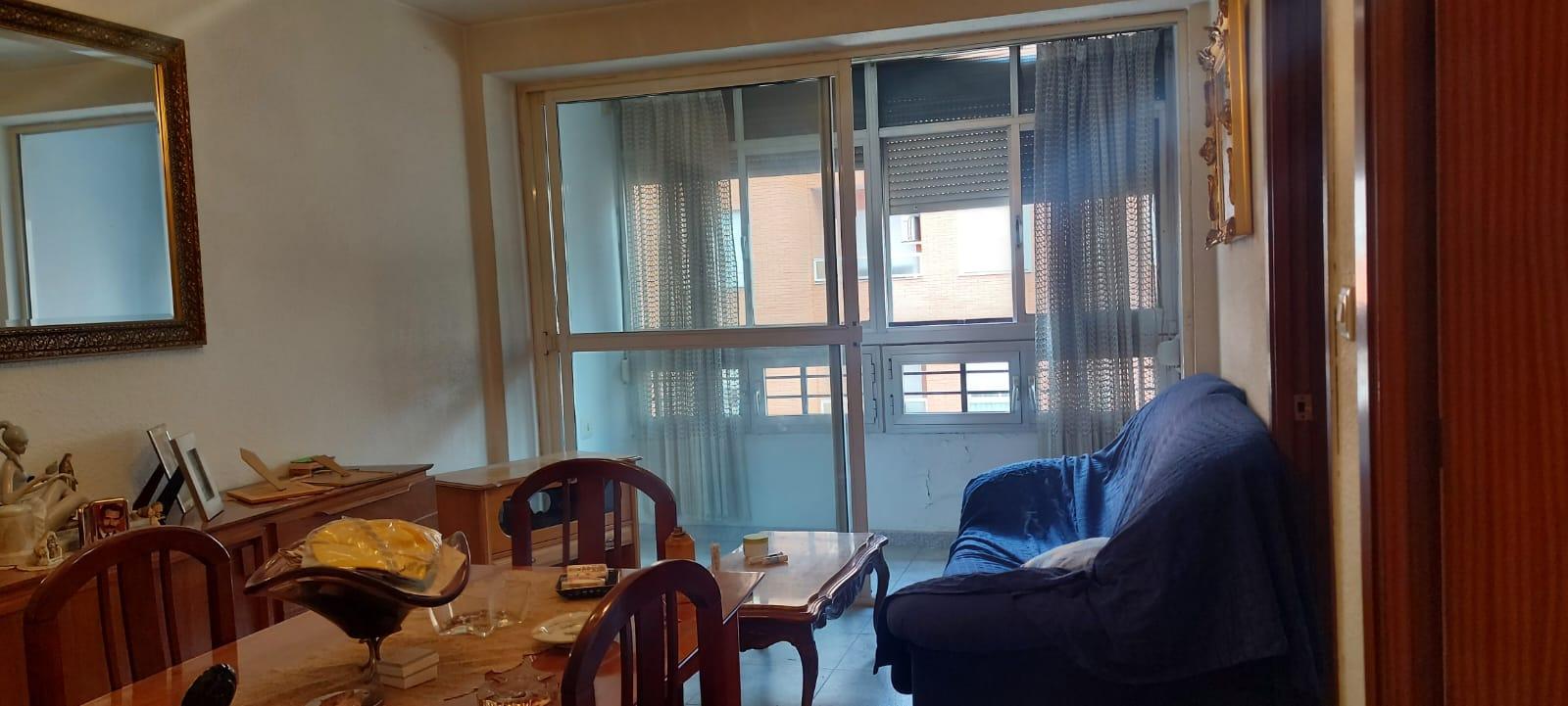 For sale of flat in Almería