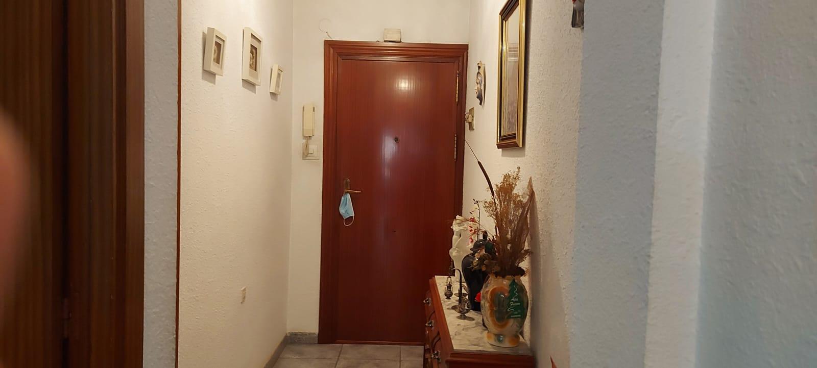 For sale of flat in Almería