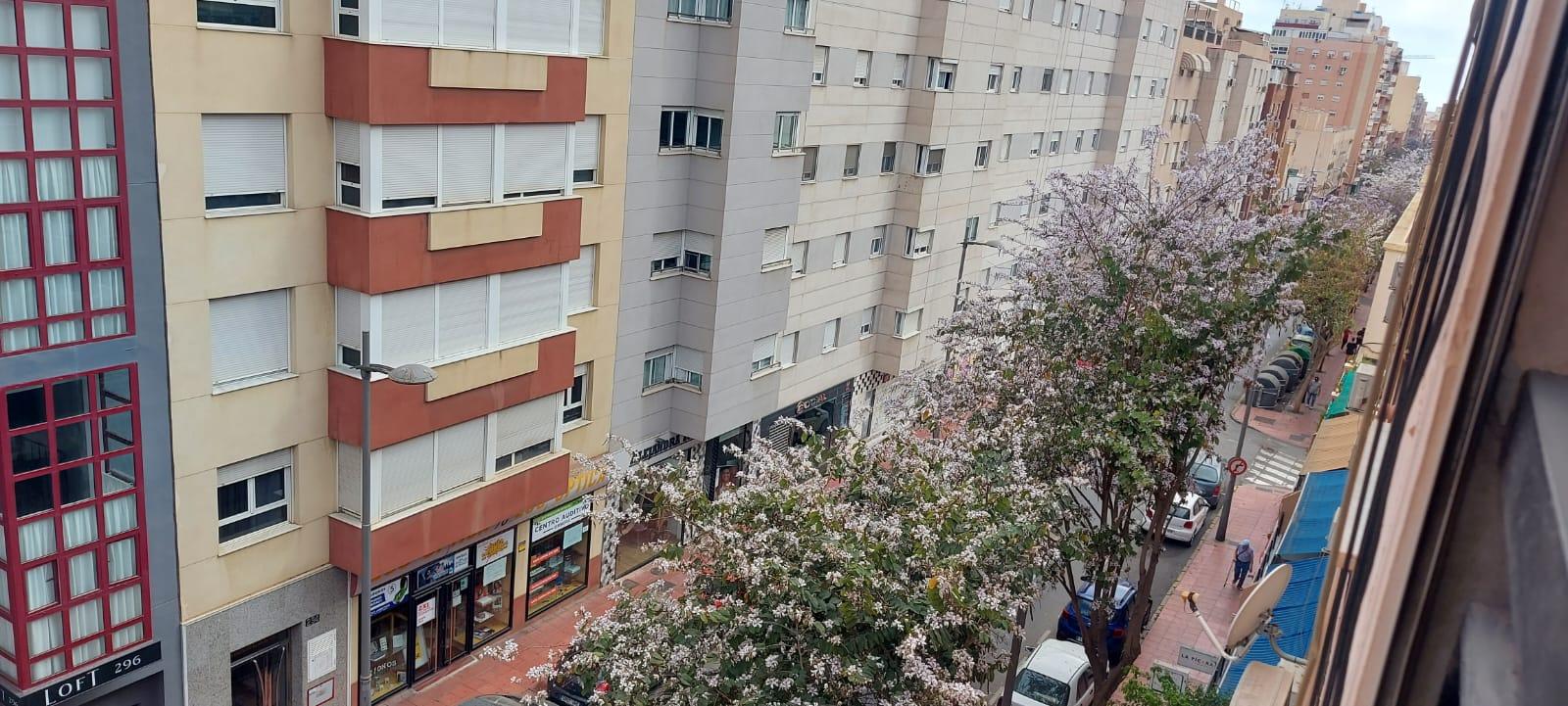 For sale of flat in Almería