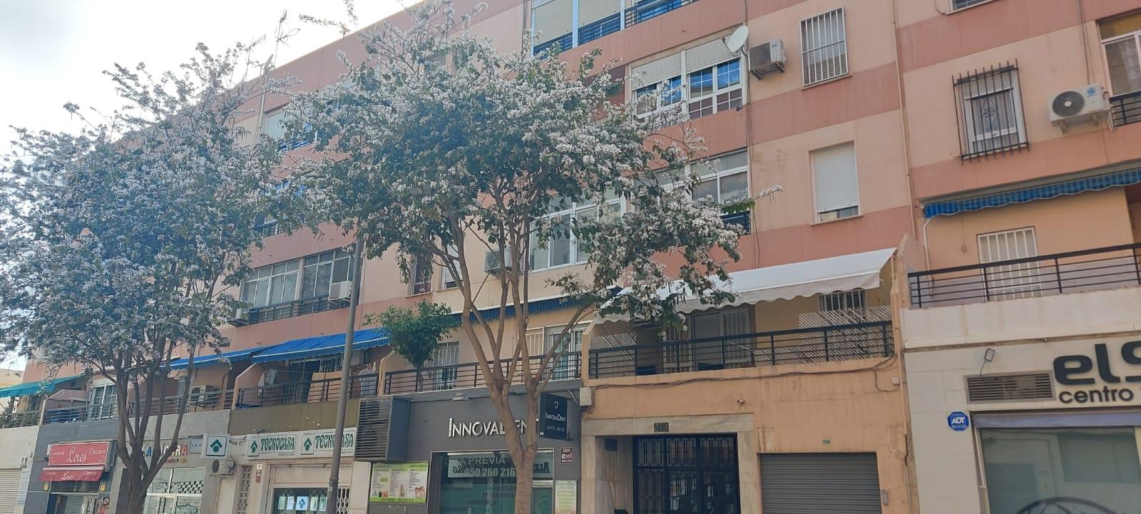 For sale of flat in Almería
