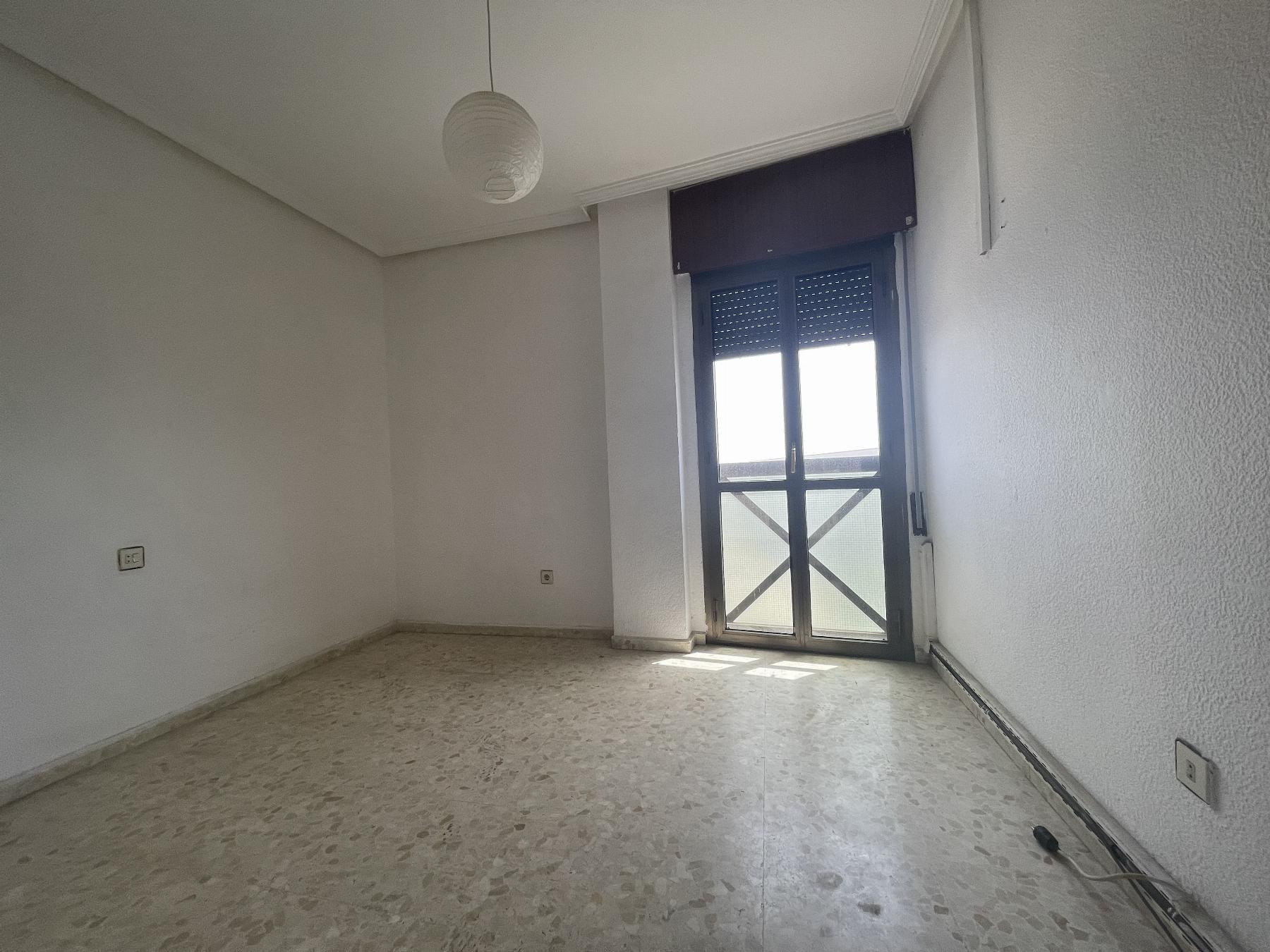 For sale of flat in Almería