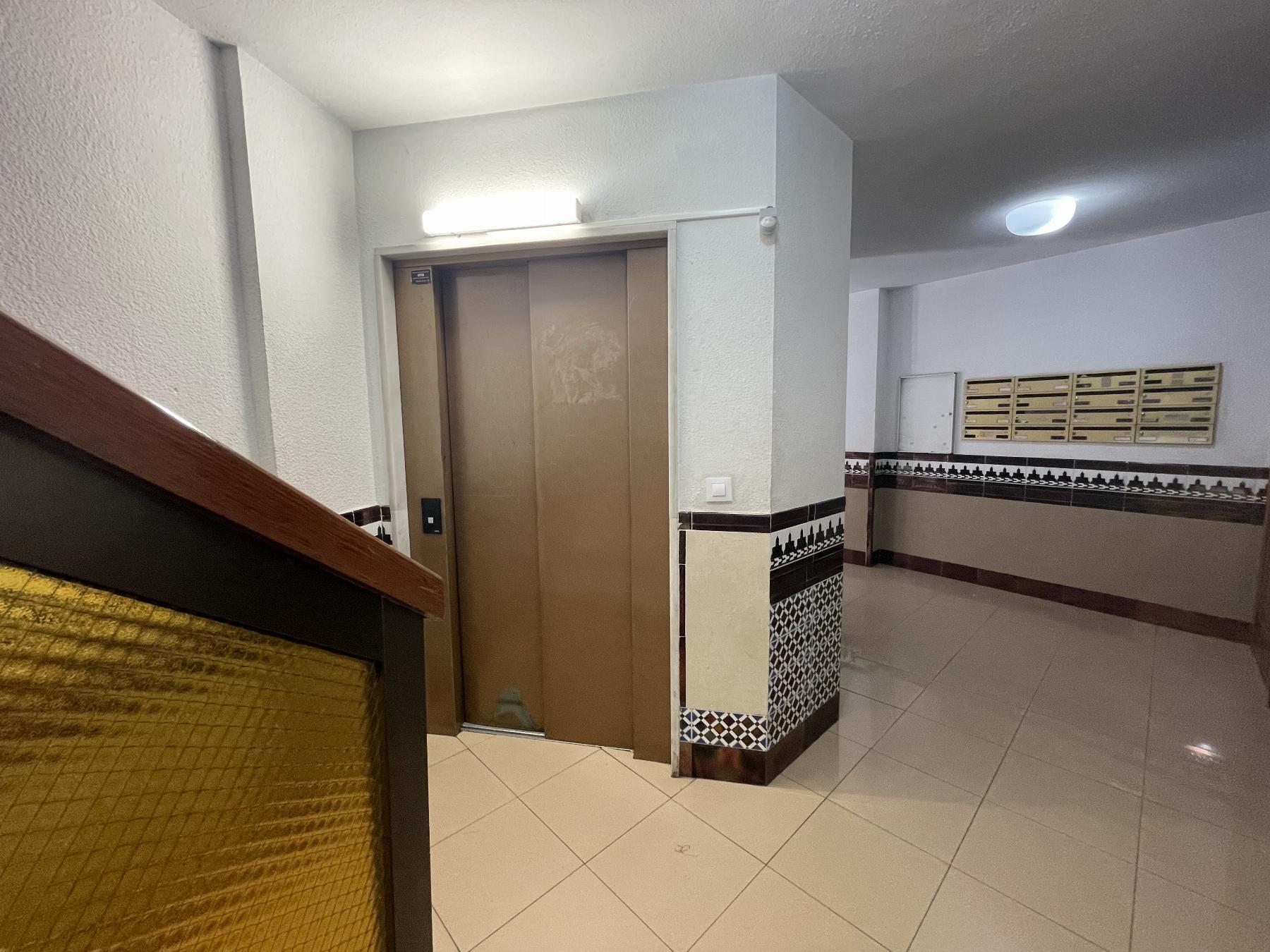 For sale of flat in Almería