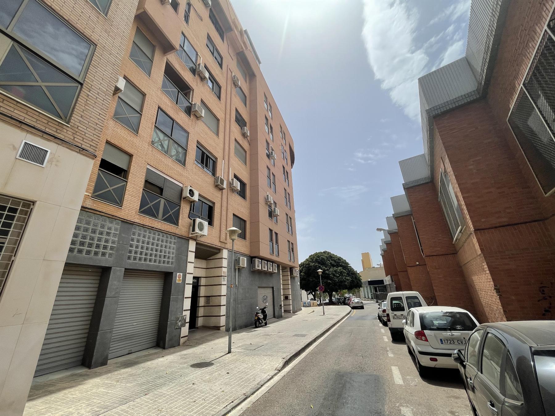 For sale of flat in Almería
