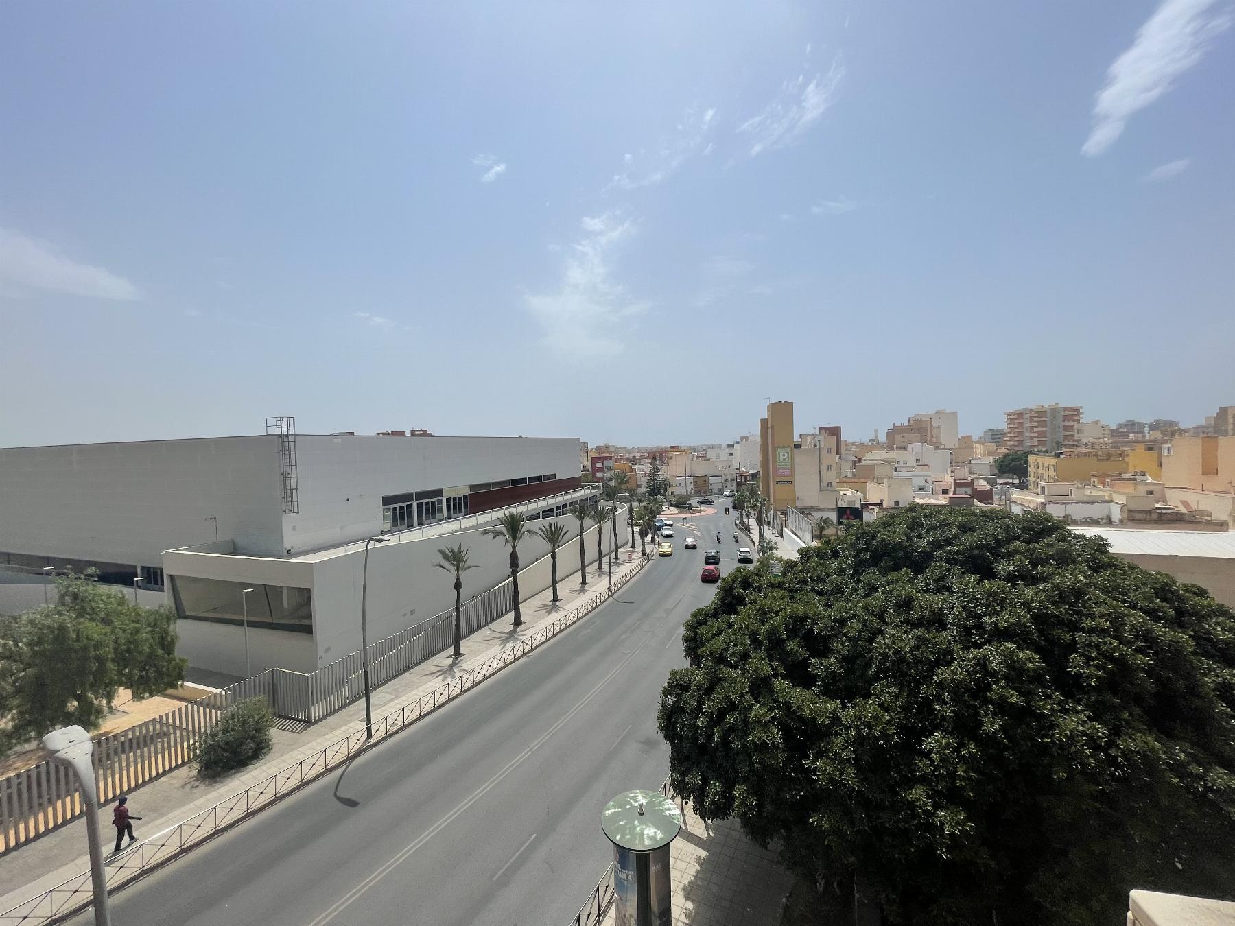 For sale of flat in Almería