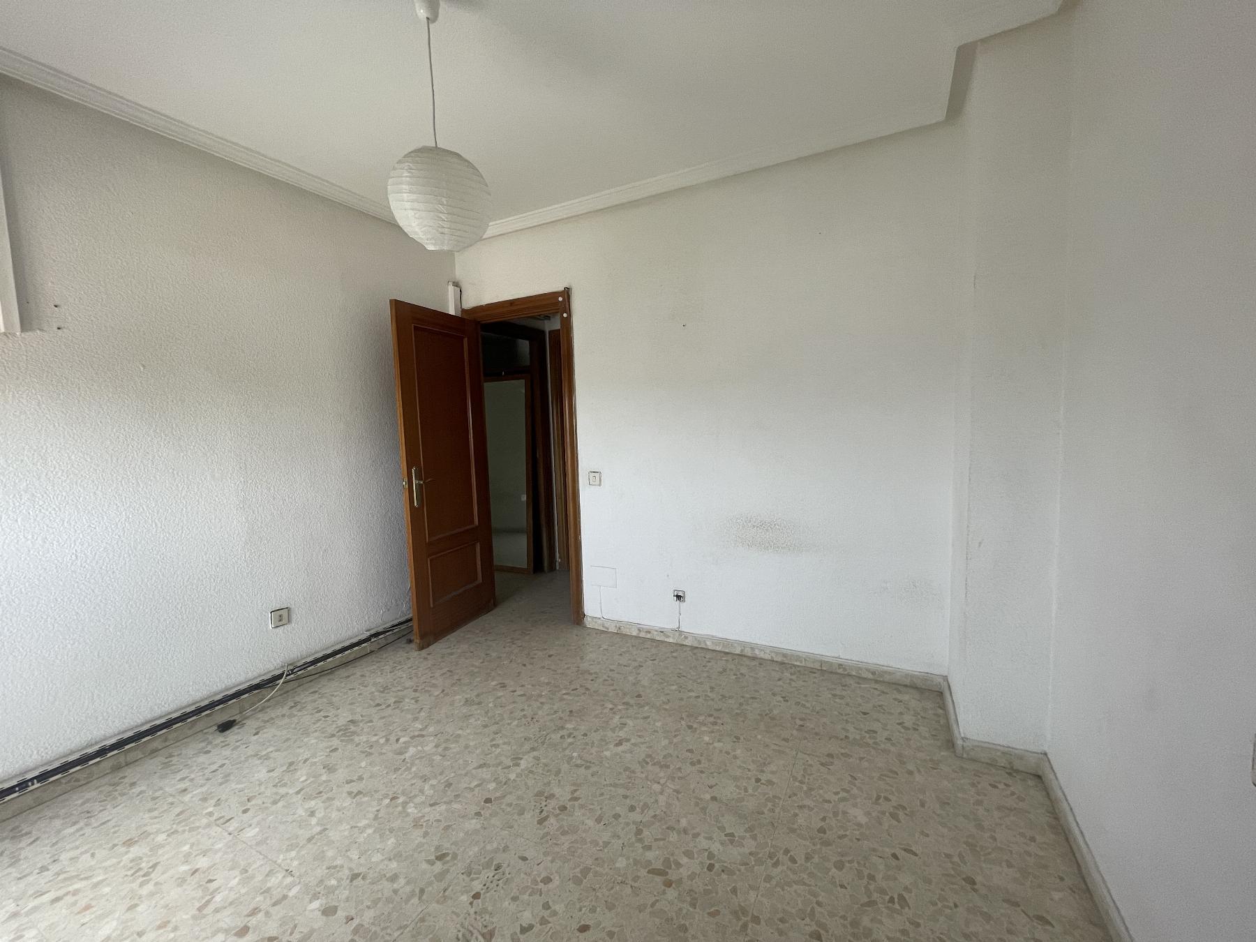 For sale of flat in Almería