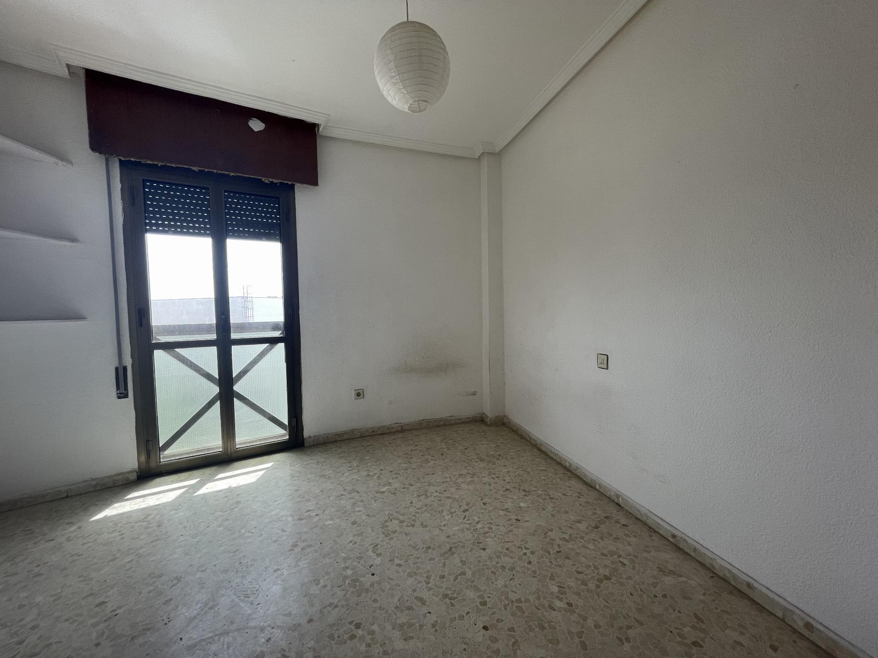 For sale of flat in Almería