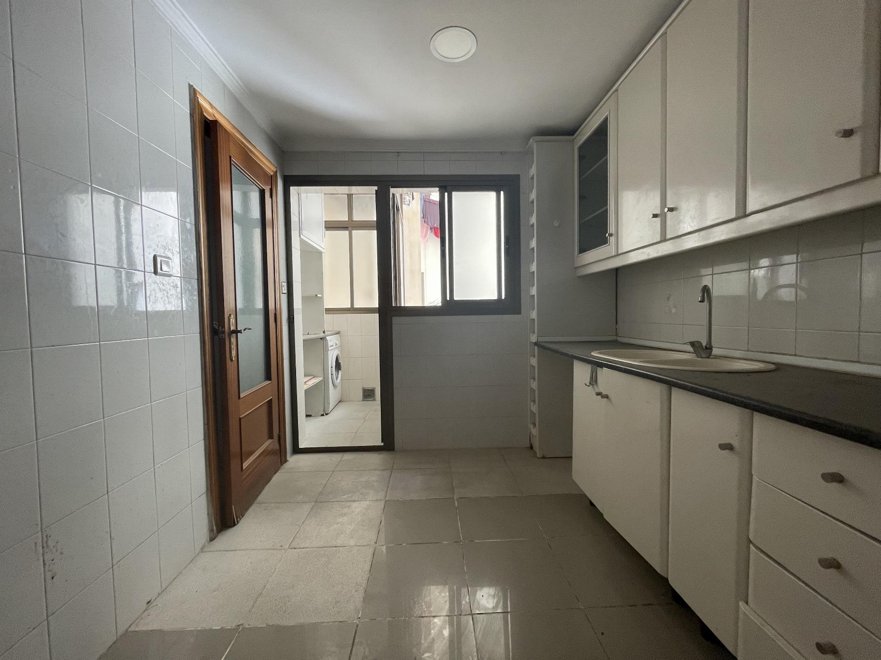 For sale of flat in Almería