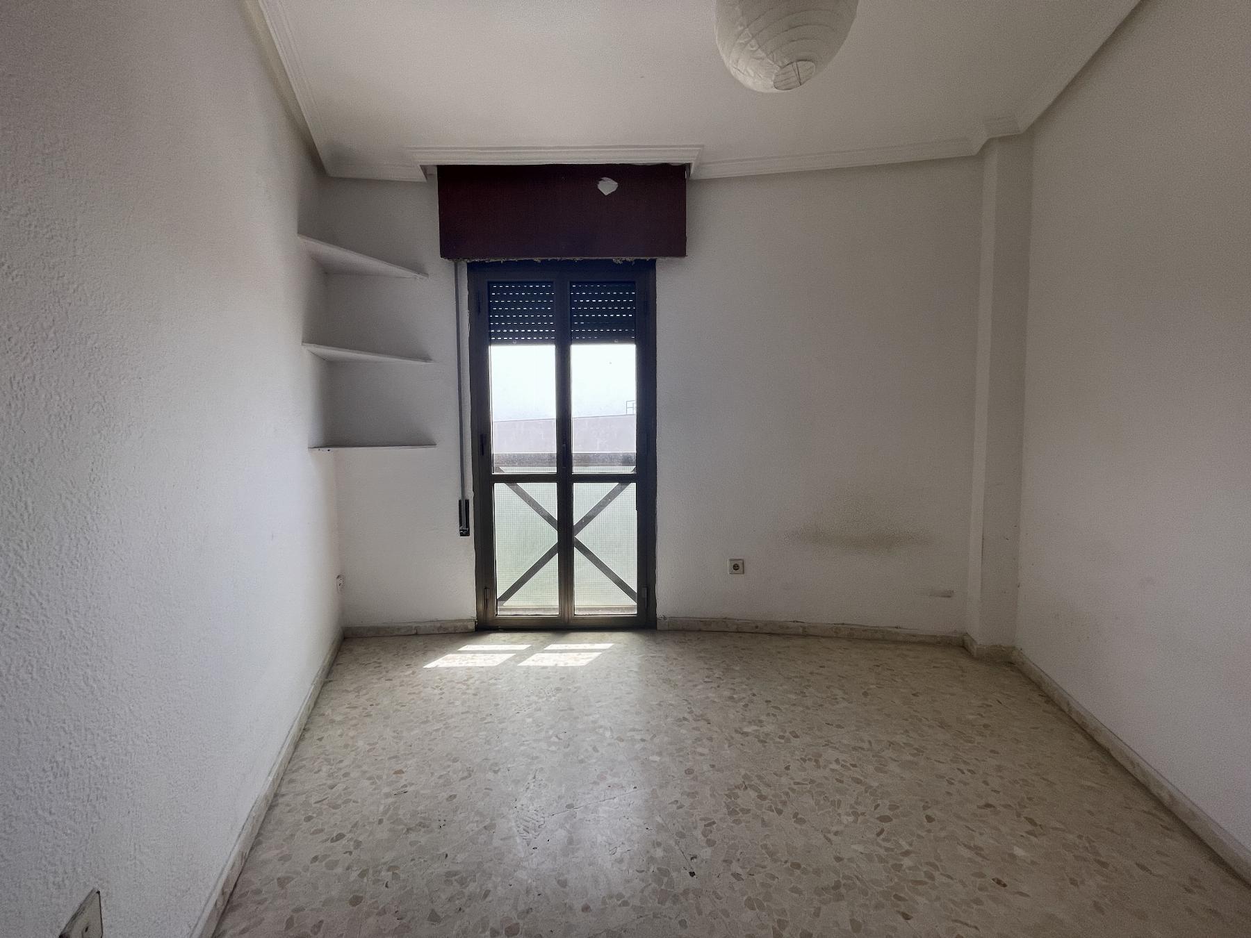 For sale of flat in Almería