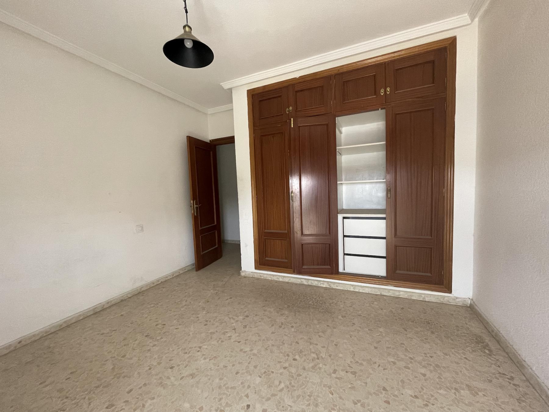 For sale of flat in Almería